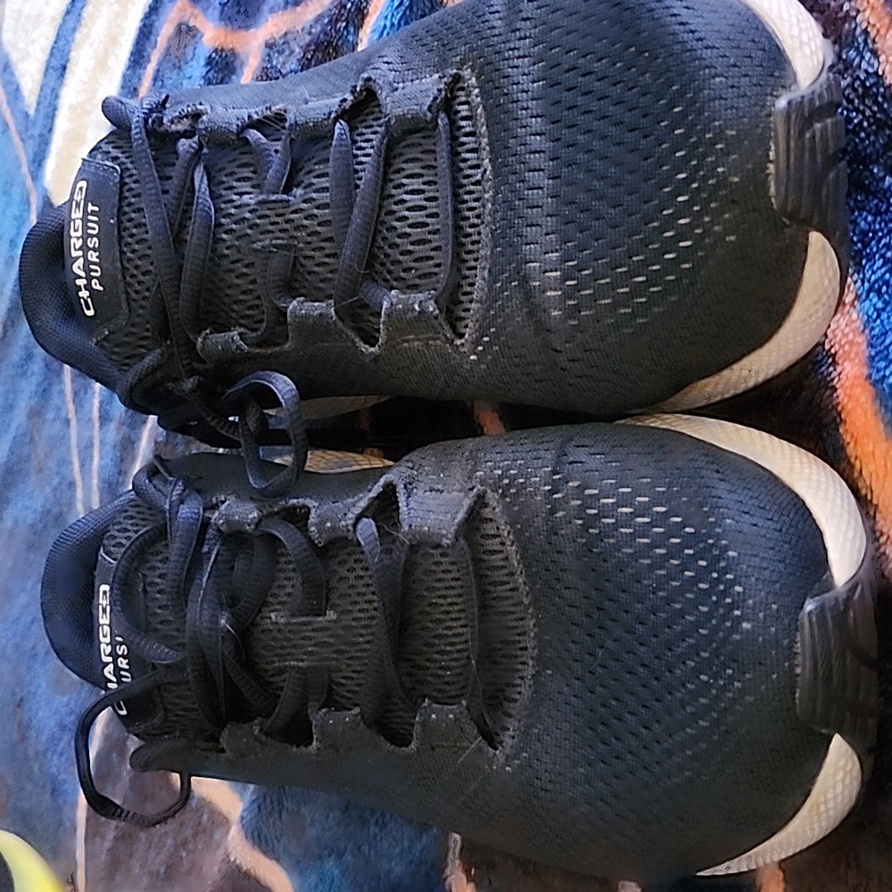 UNDER ARMOuR CHARGED PURSUIT size 12 blue and white used with care.